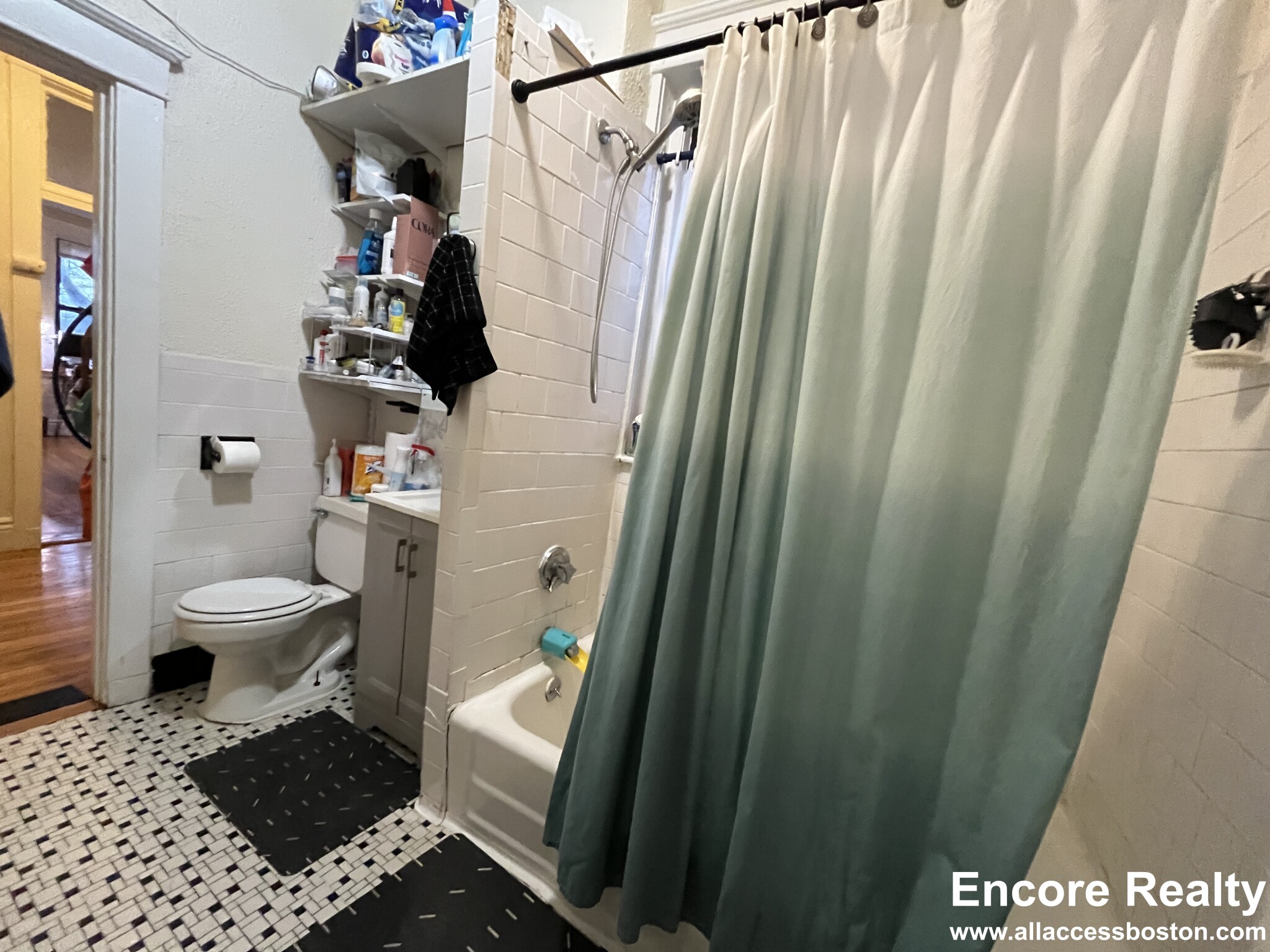 376 Riverway, Mission Hill