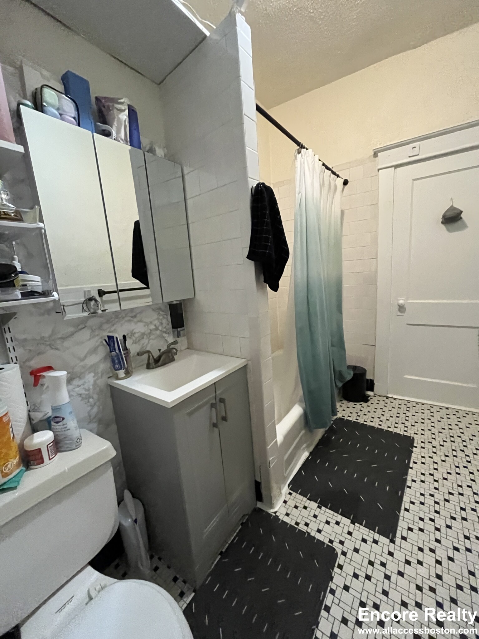 376 Riverway, Mission Hill