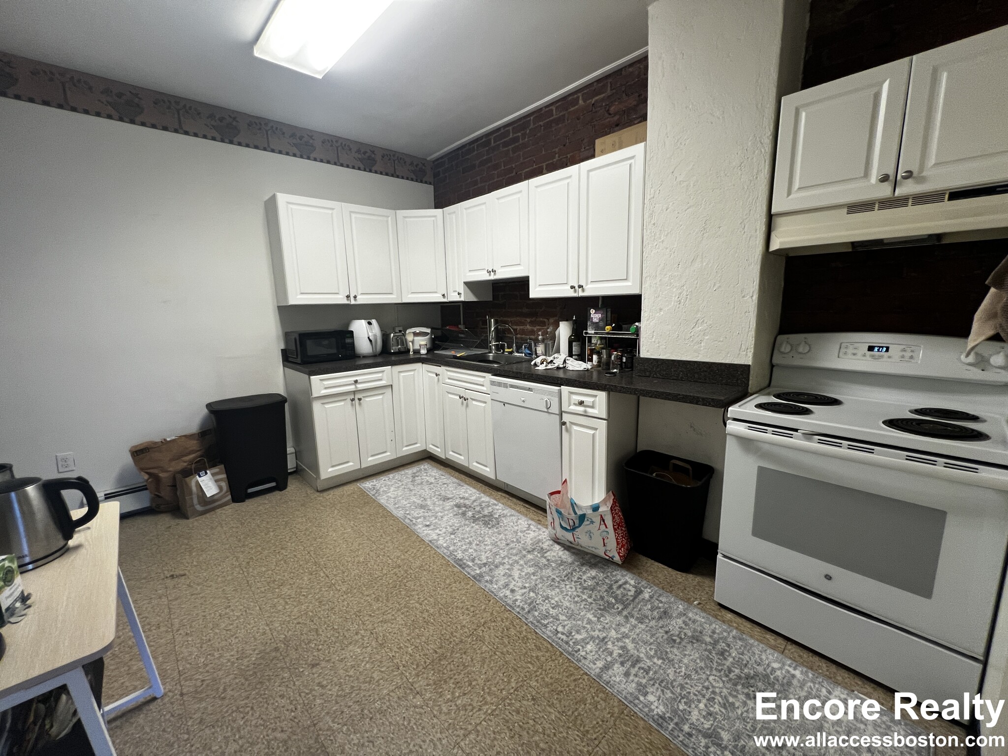 11 Stearns Rd, Coolidge Corner