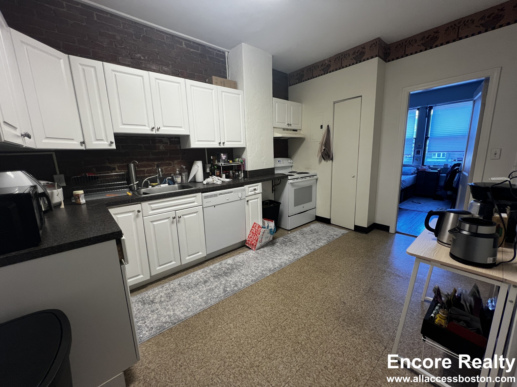 11 Stearns Rd, Coolidge Corner