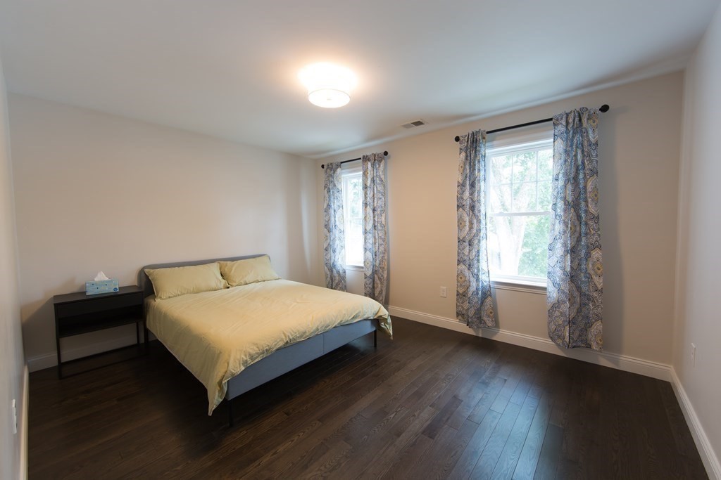 99 Oakdale Ave, Oakdale