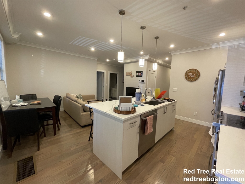 9 Mansfield St, Allston