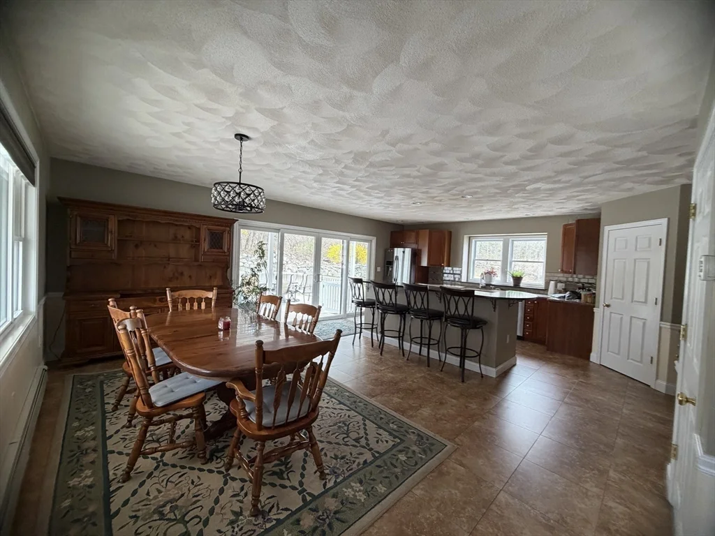 81 N Main St, North Bellingham