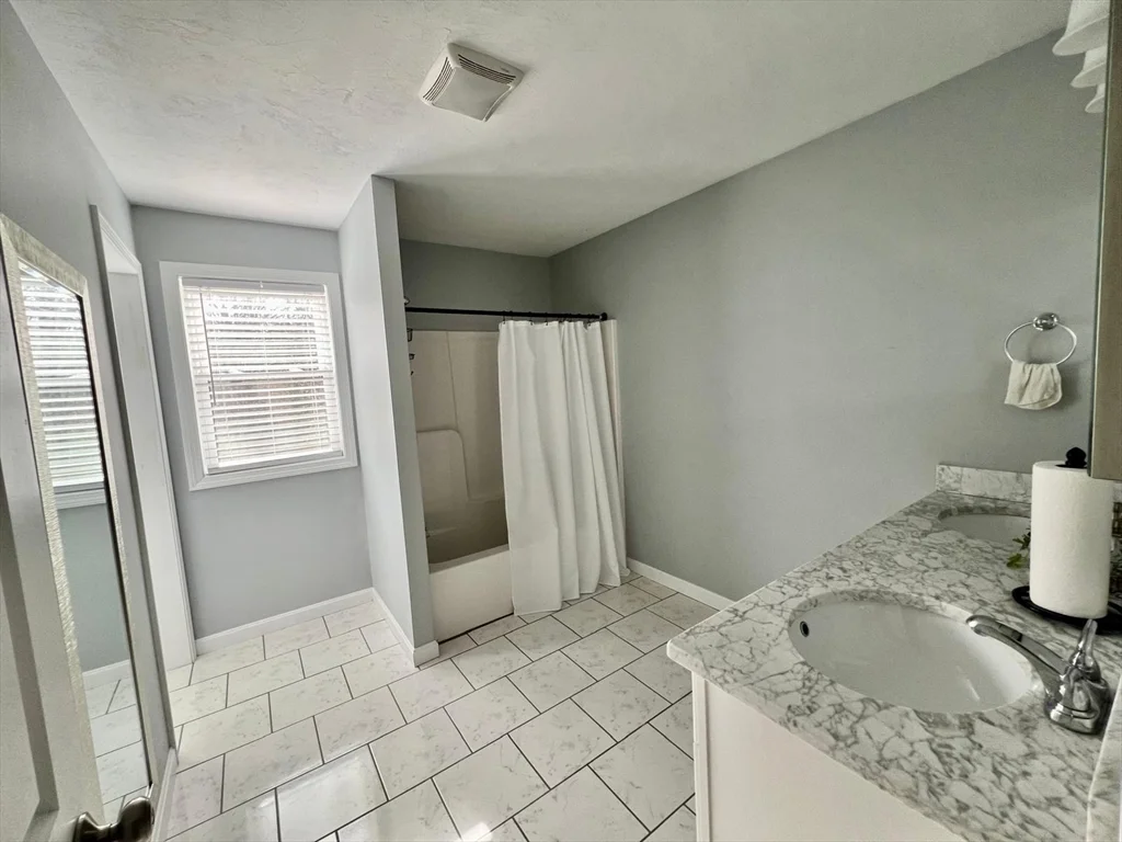 129 Quinapoxet St, Holden