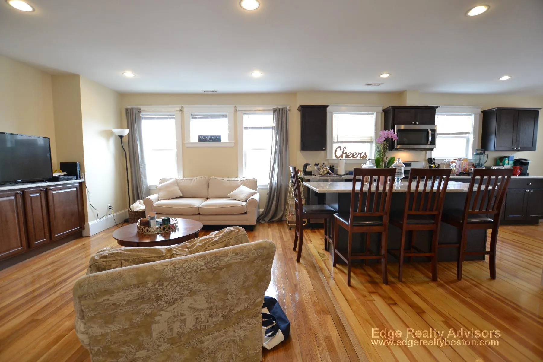 40 Glencoe St, Oak Square