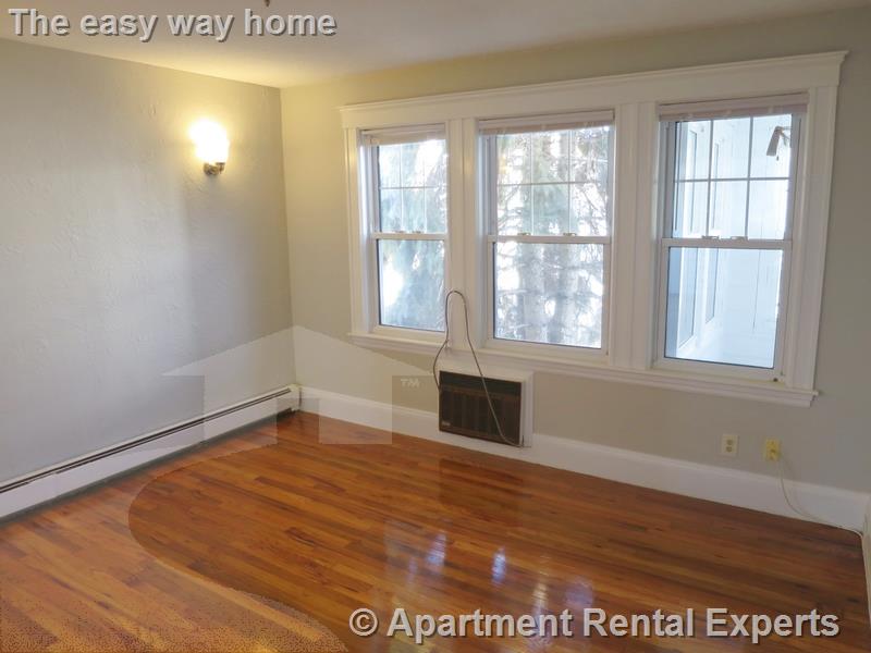 38 Sterling St, Tufts