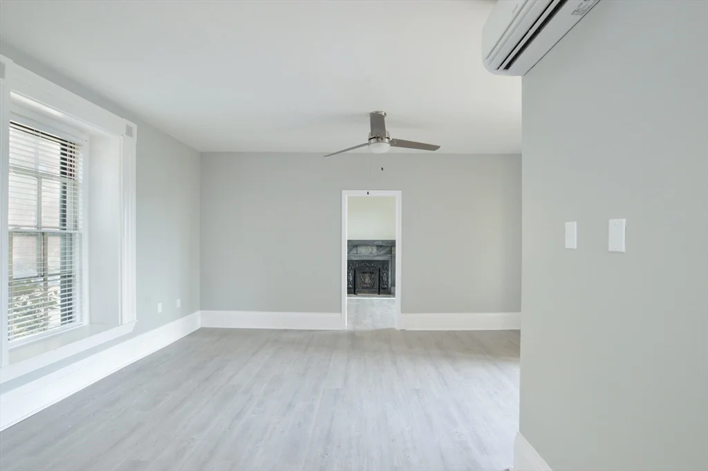 1049 Pleasant St, Center