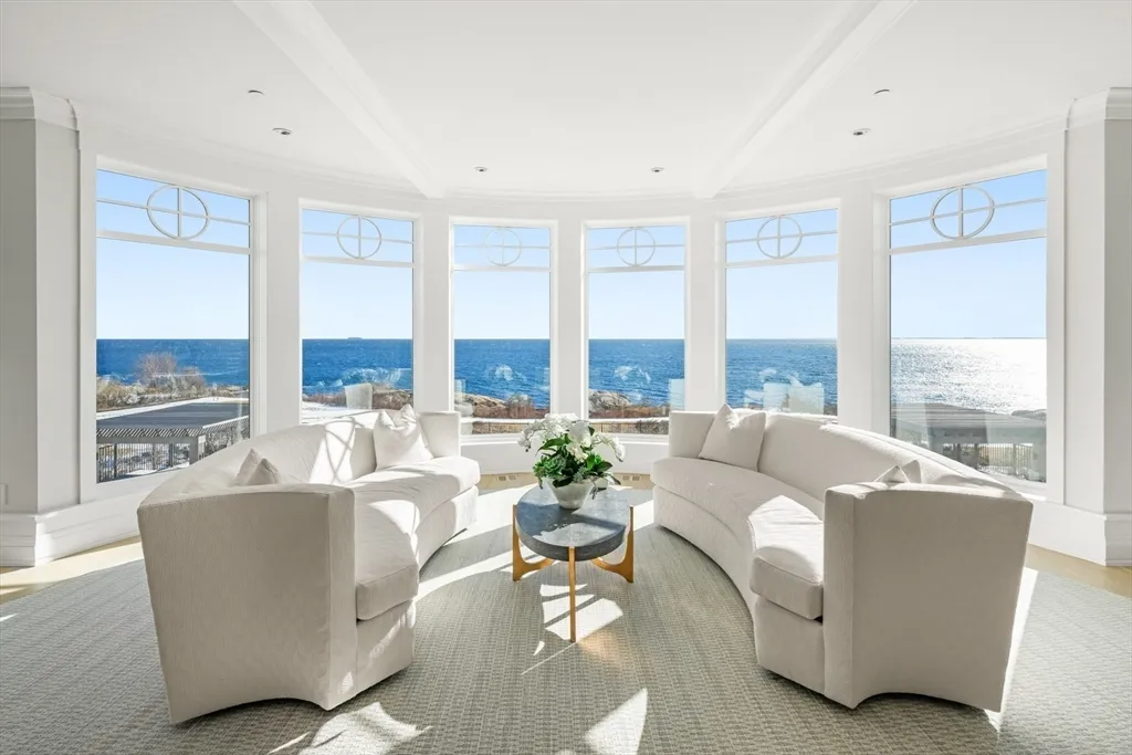 35 Littles Point Rd, Swampscott