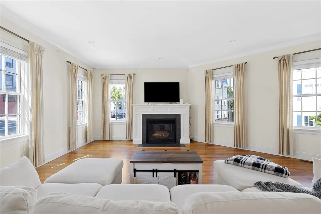 402 E 3rd St, South Boston