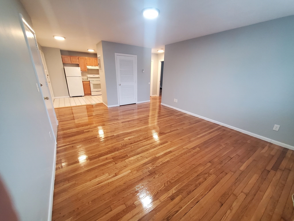 4 Oakcrest, Hyde Park