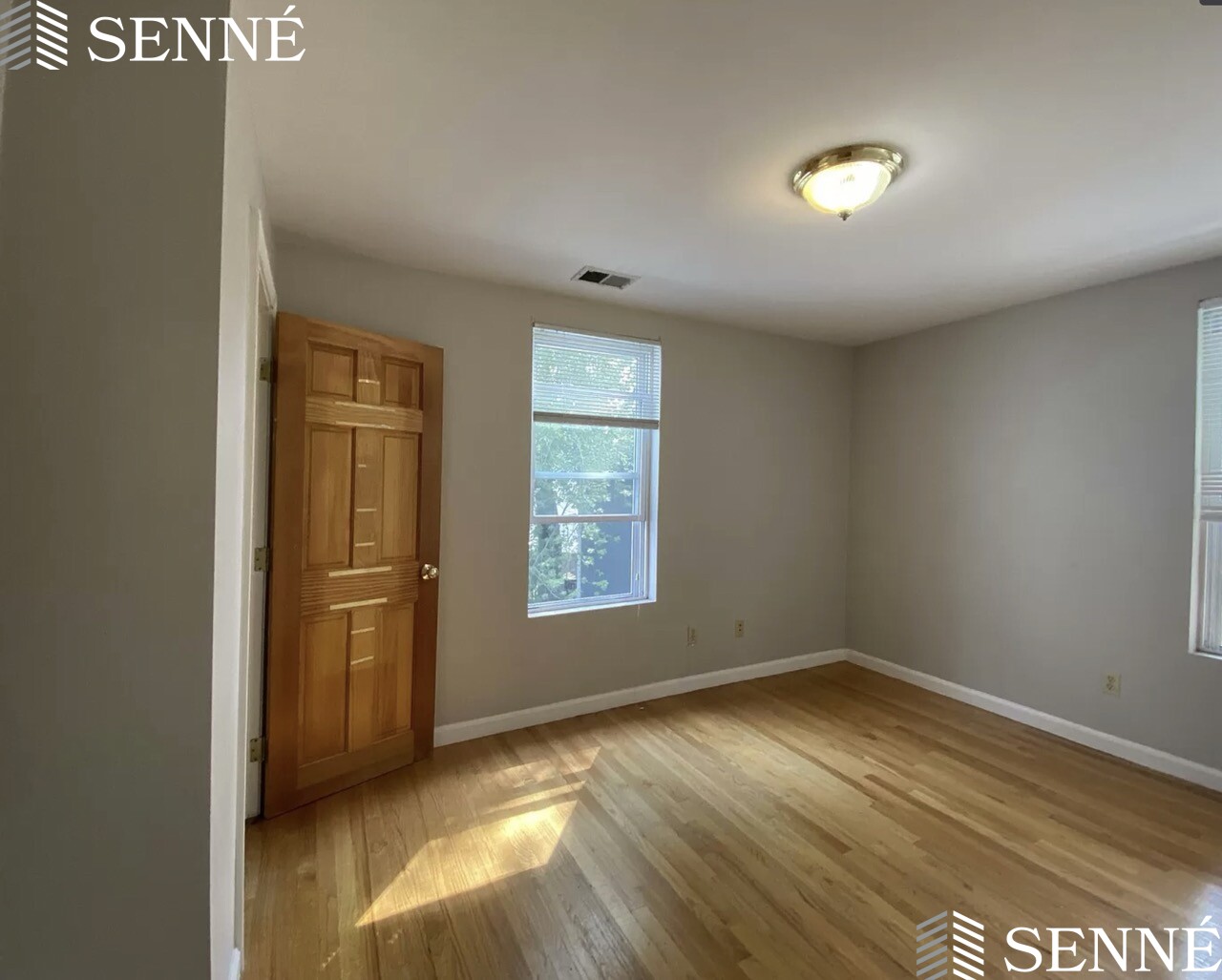 344 Putnam Ave, Riverside