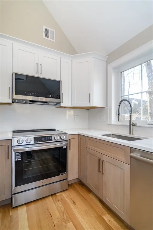 12R Maugus Ave, Wellesley Hills