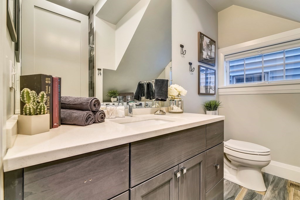 719 E 2nd St, South Boston