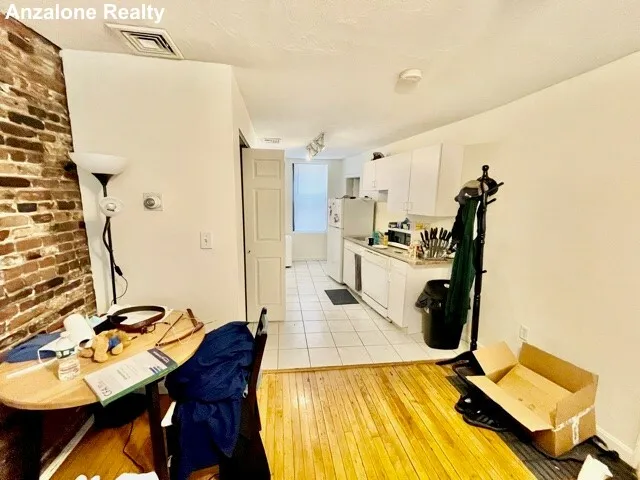 11 Charter St, North End