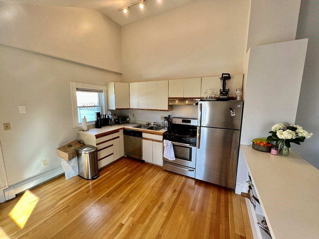 66 Telegraph St, South Boston