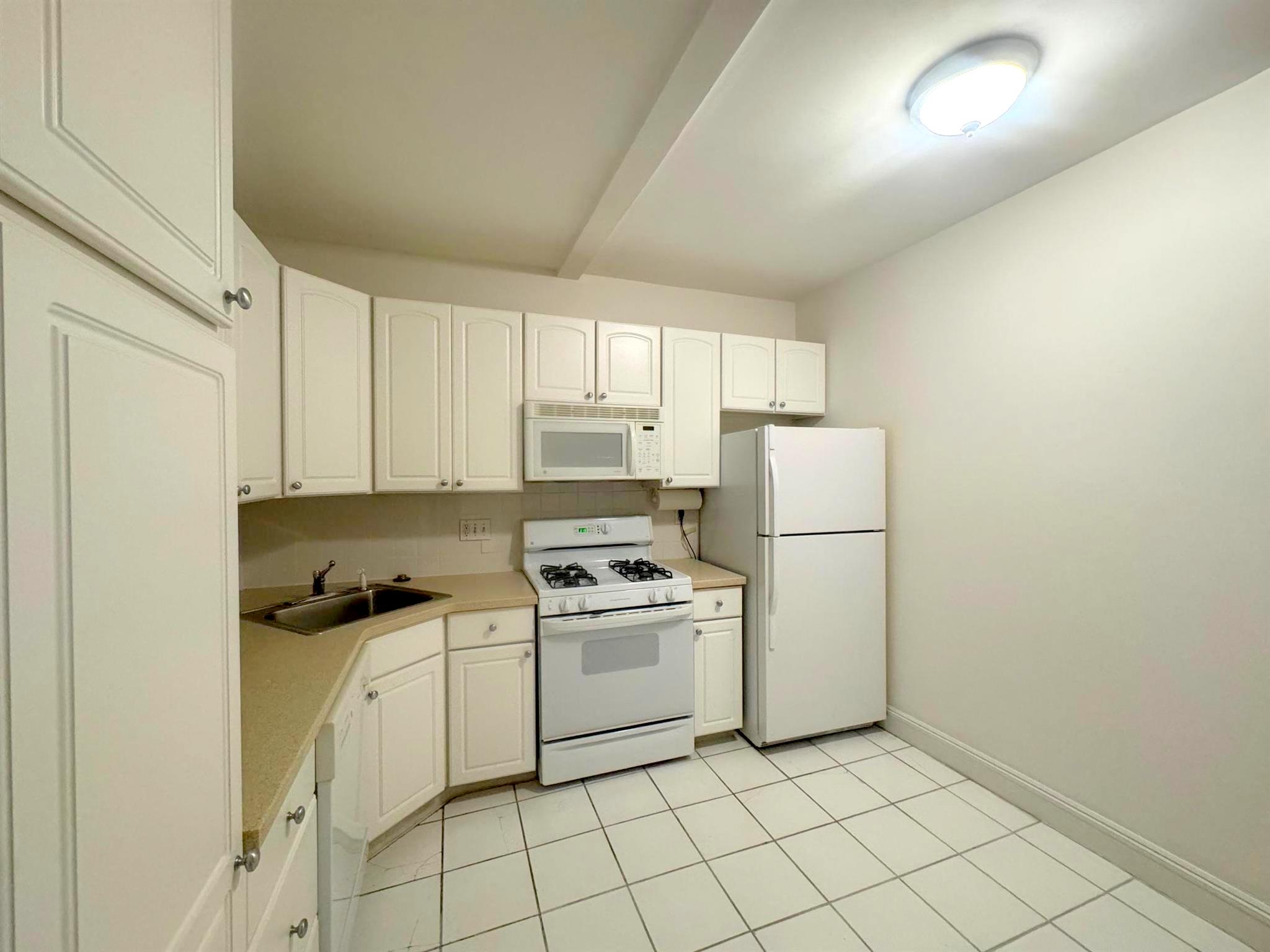 856 Massachusetts Ave, Riverside