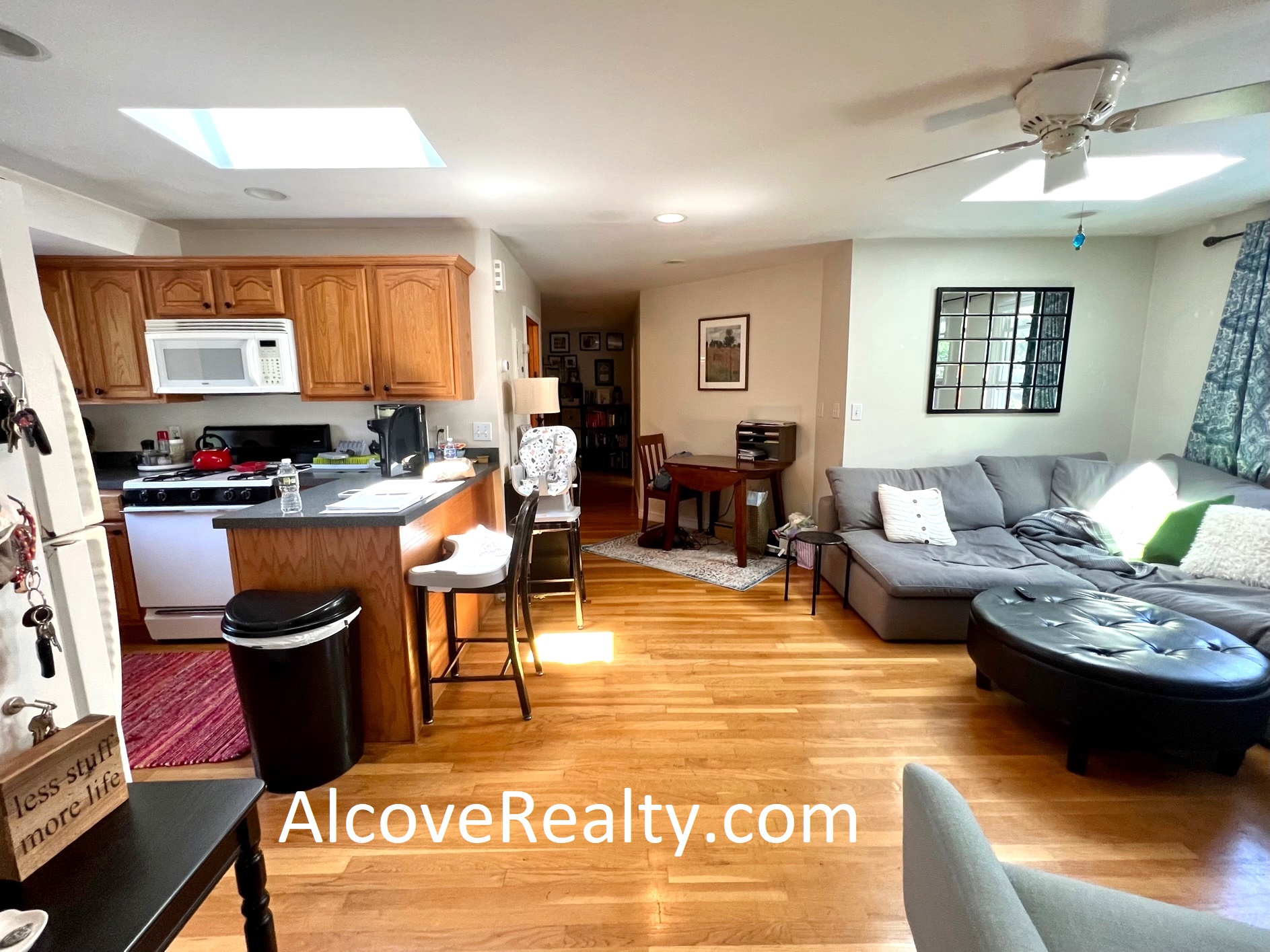 24 Burnham St, Tufts