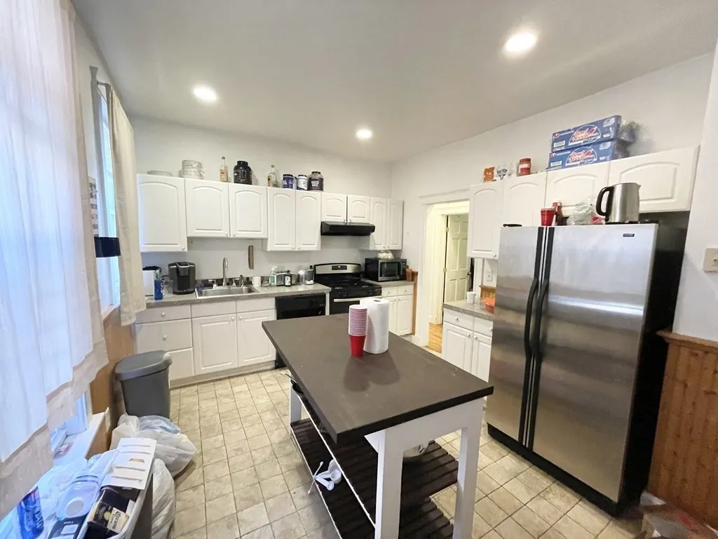 37 Hillside St, Mission Hill