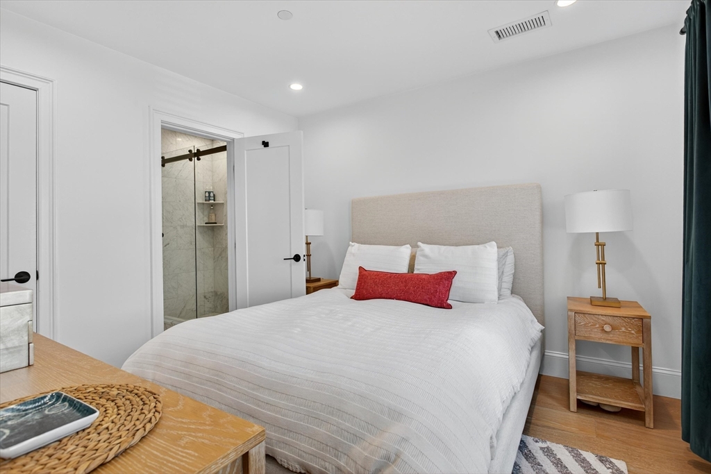 7 Bell Ct, South Boston