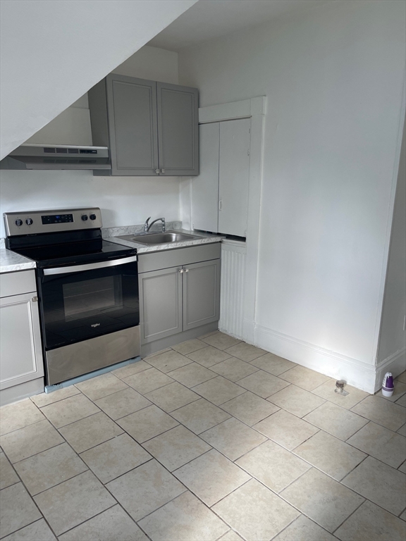 67 Saunders St, Lawrence