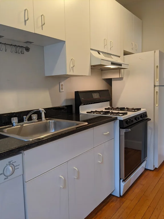 176 Winthrop Rd, Washington Square