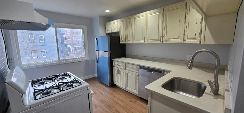 15A Linden St, Allston