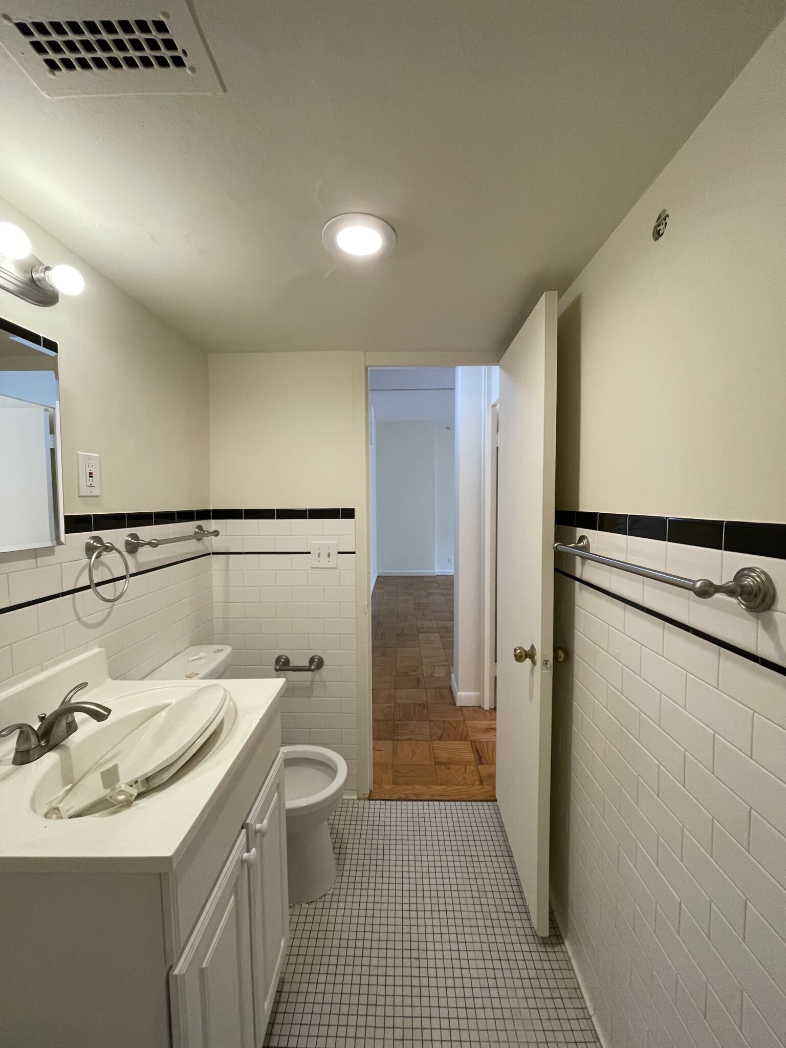 101 Monmouth St, Longwood