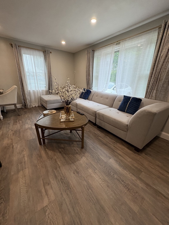 643 Beacon St, Centralville