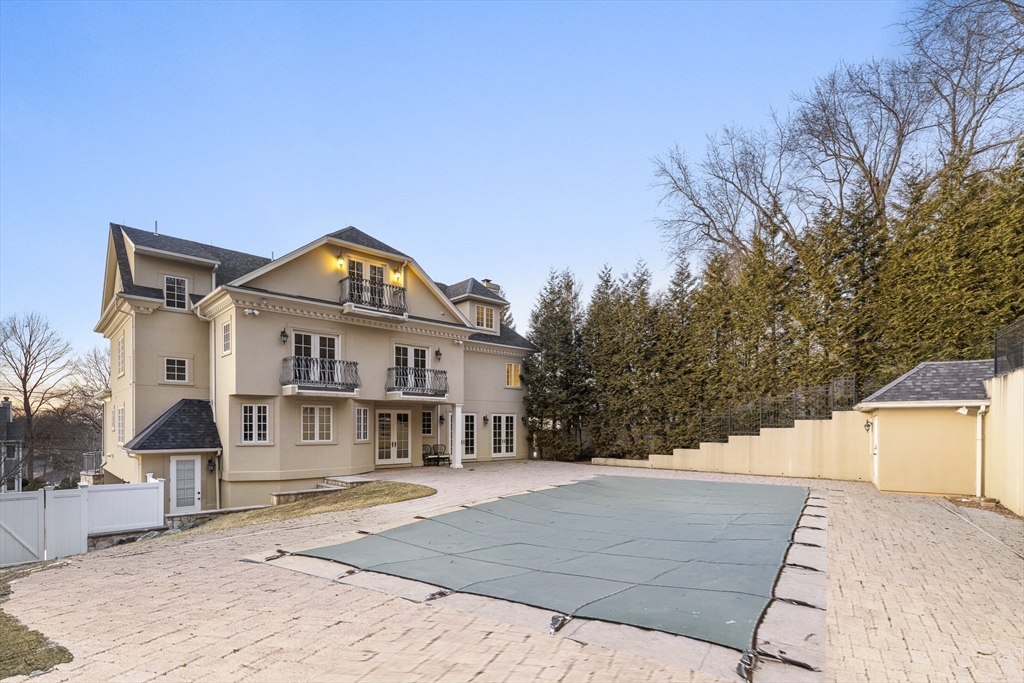 72 Drumlin Rd, Newton