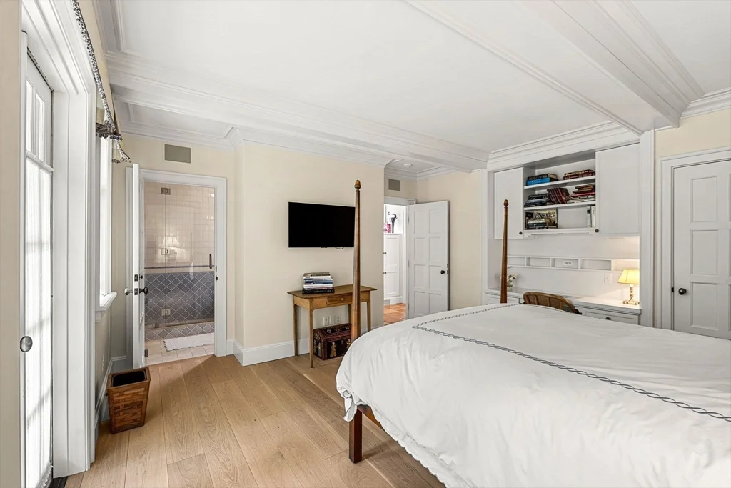 110 Juniper Rd, Belmont