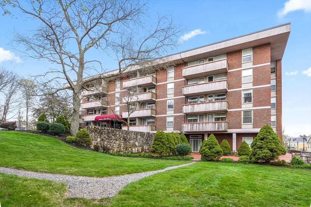 36 Eliot St, Jamaica Plain