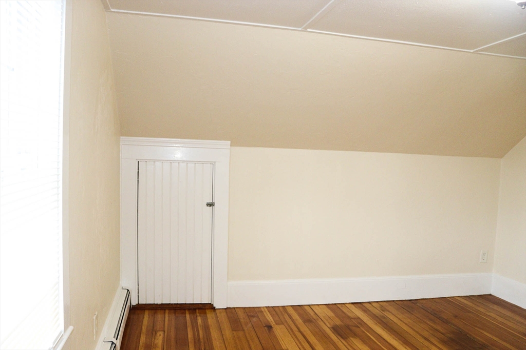 9 Forest Ave Ct, Plymouth