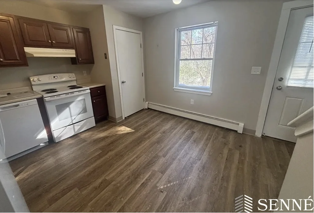 65 Frank's Ln, Hanover