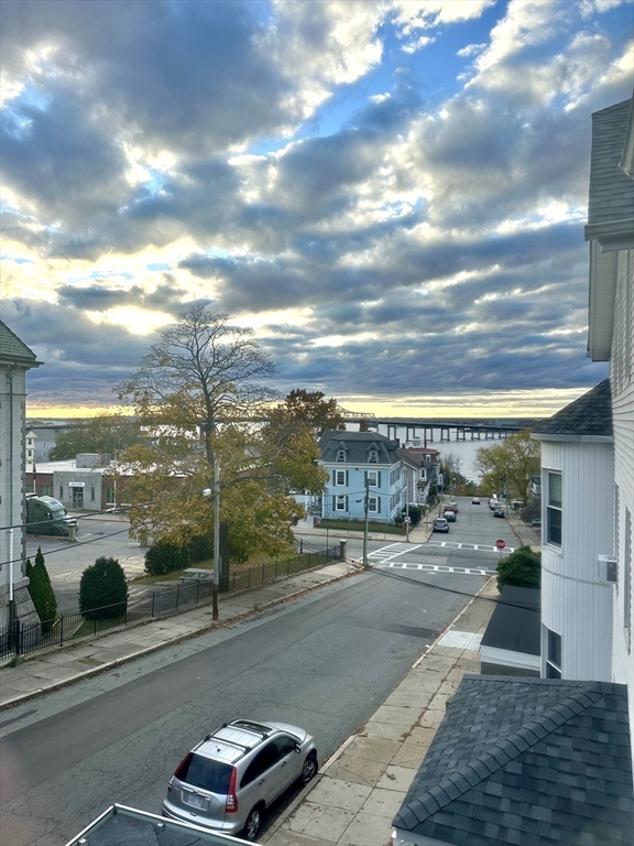 256 Maple St, Fall River