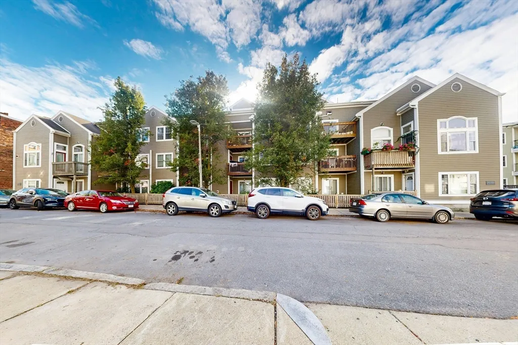 111 West 8th St, South Boston