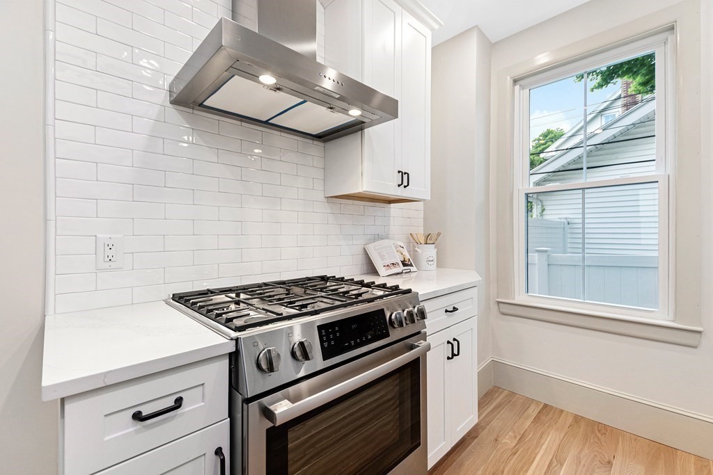 121 Hewlett St, Roslindale