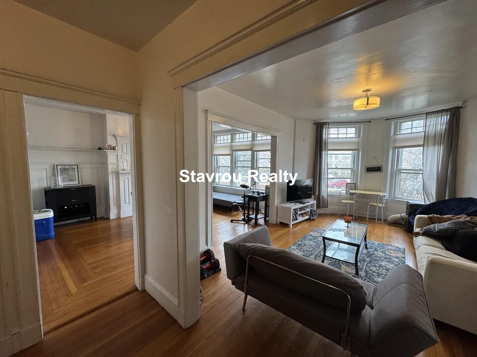 1681 Beacon St, Aspinwall Hill