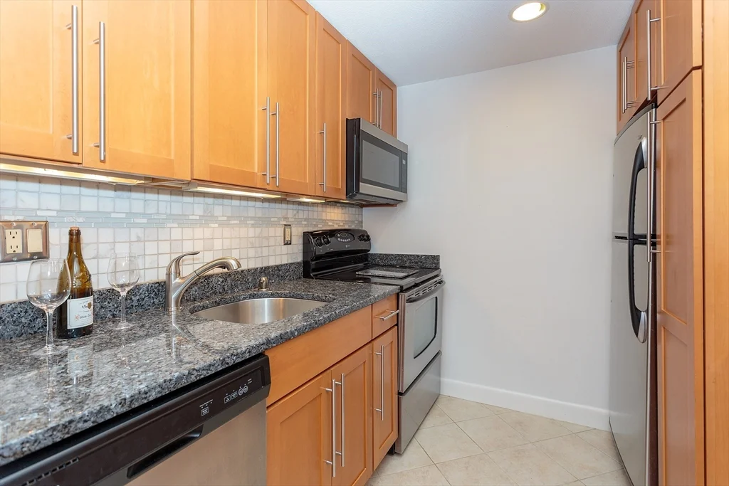 64 Main St, Stoneham