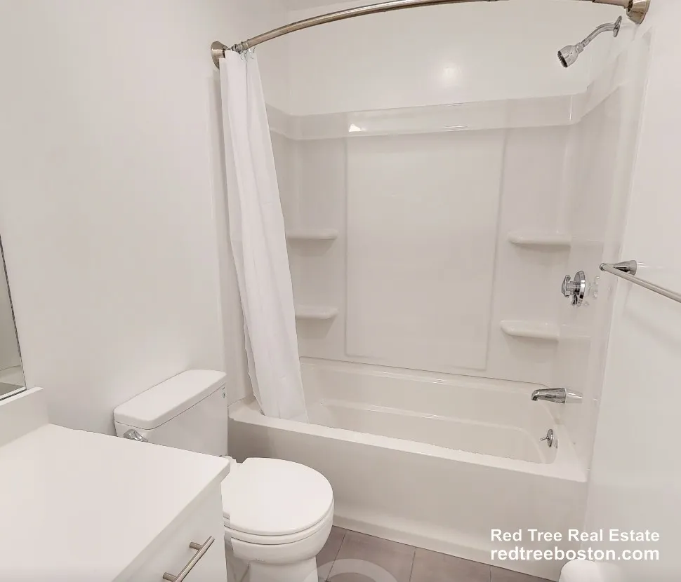 833 Beacon St, Fenway