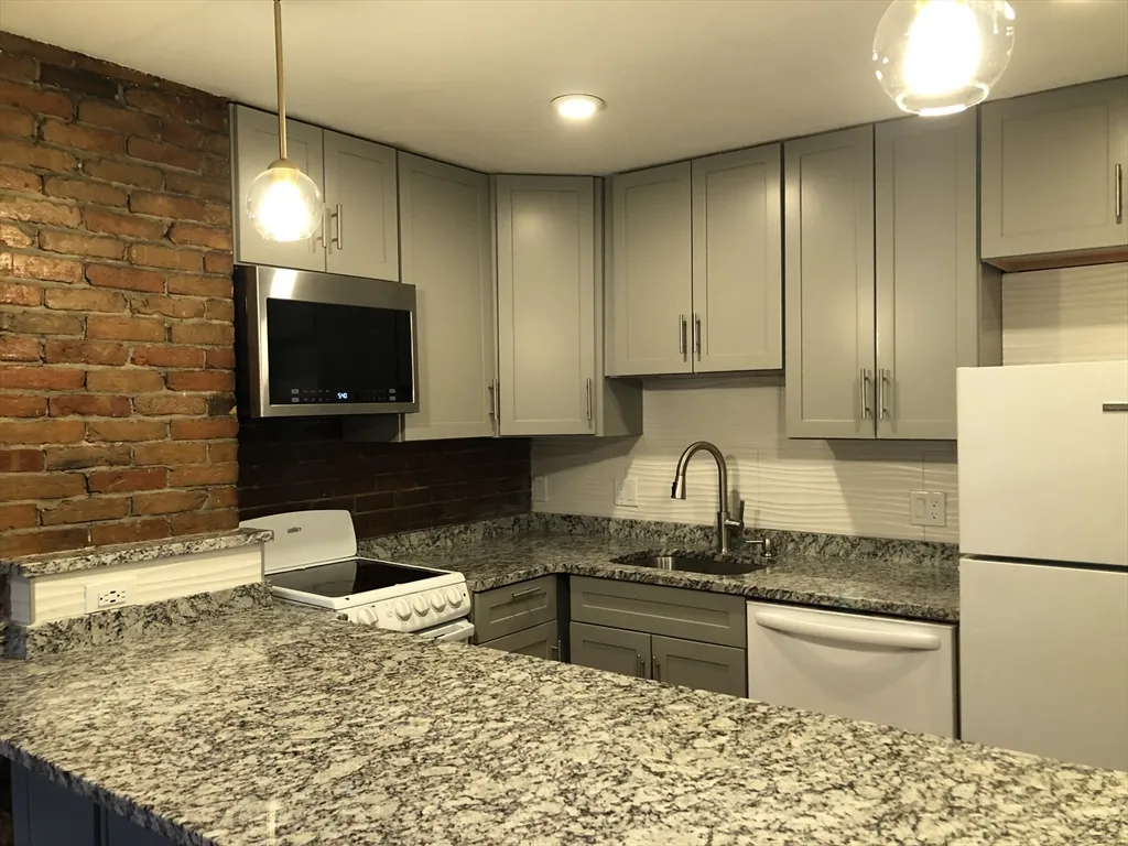 24 Bradford St, South End