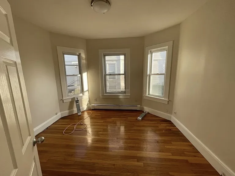 366 Crescent St, South Side