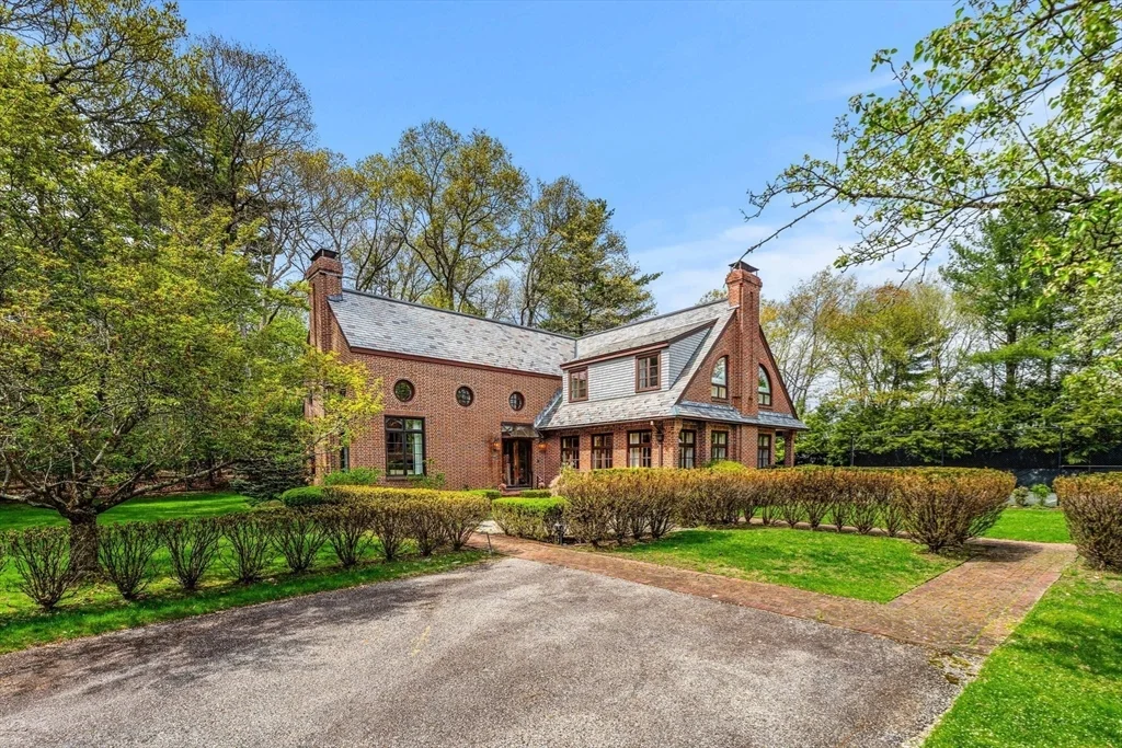 110 Juniper Rd, Belmont
