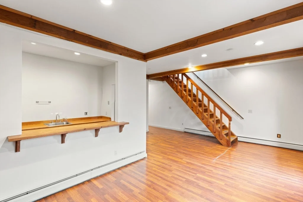 100-102 Main St, Gloucester