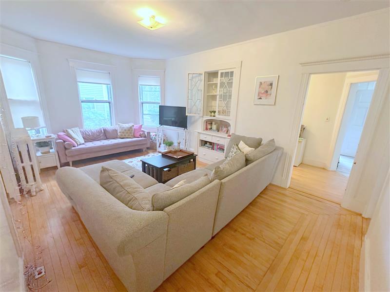 22 Upland Rd, Neighborhood Nine