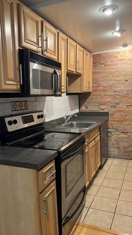 228 Western Ave, Riverside