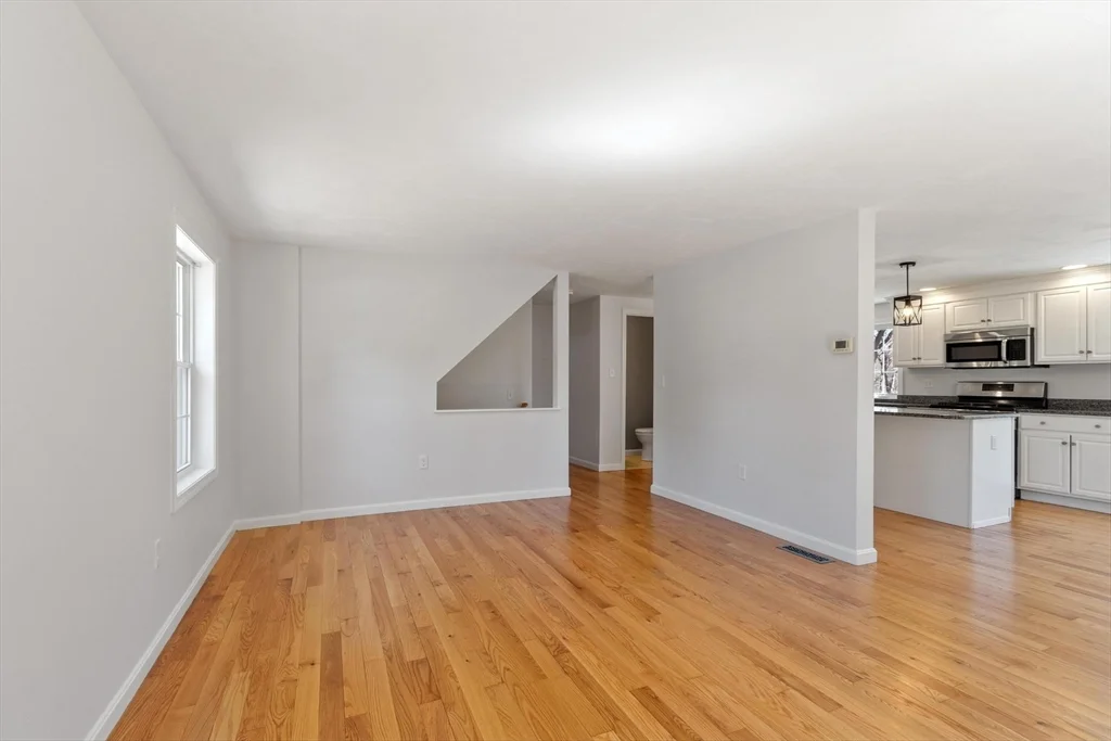 27 Pine St, Pepperell