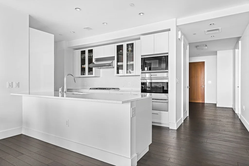 22 Liberty Dr, Seaport District