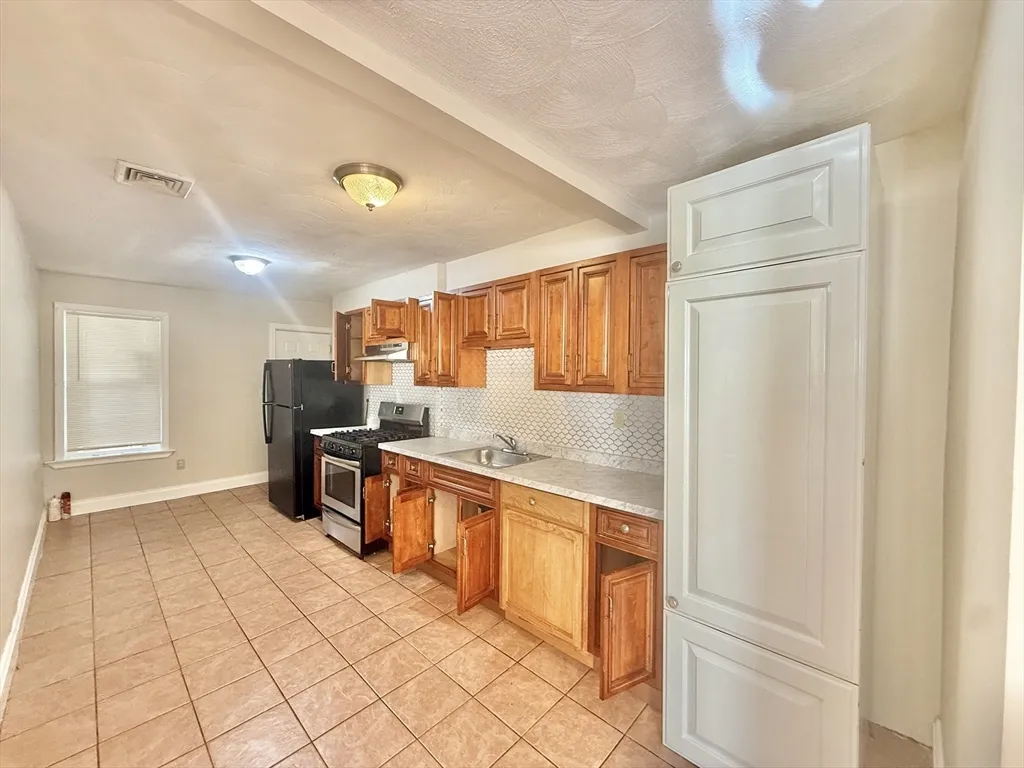 34 School St, Everett