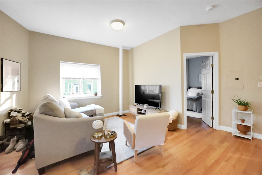 290 E 8th St, South Boston