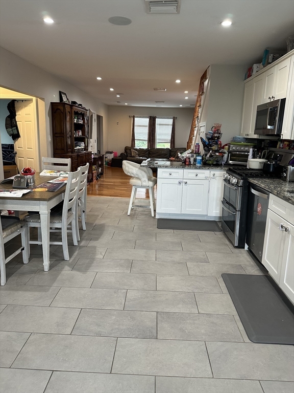 598 Beech, Hyde Park